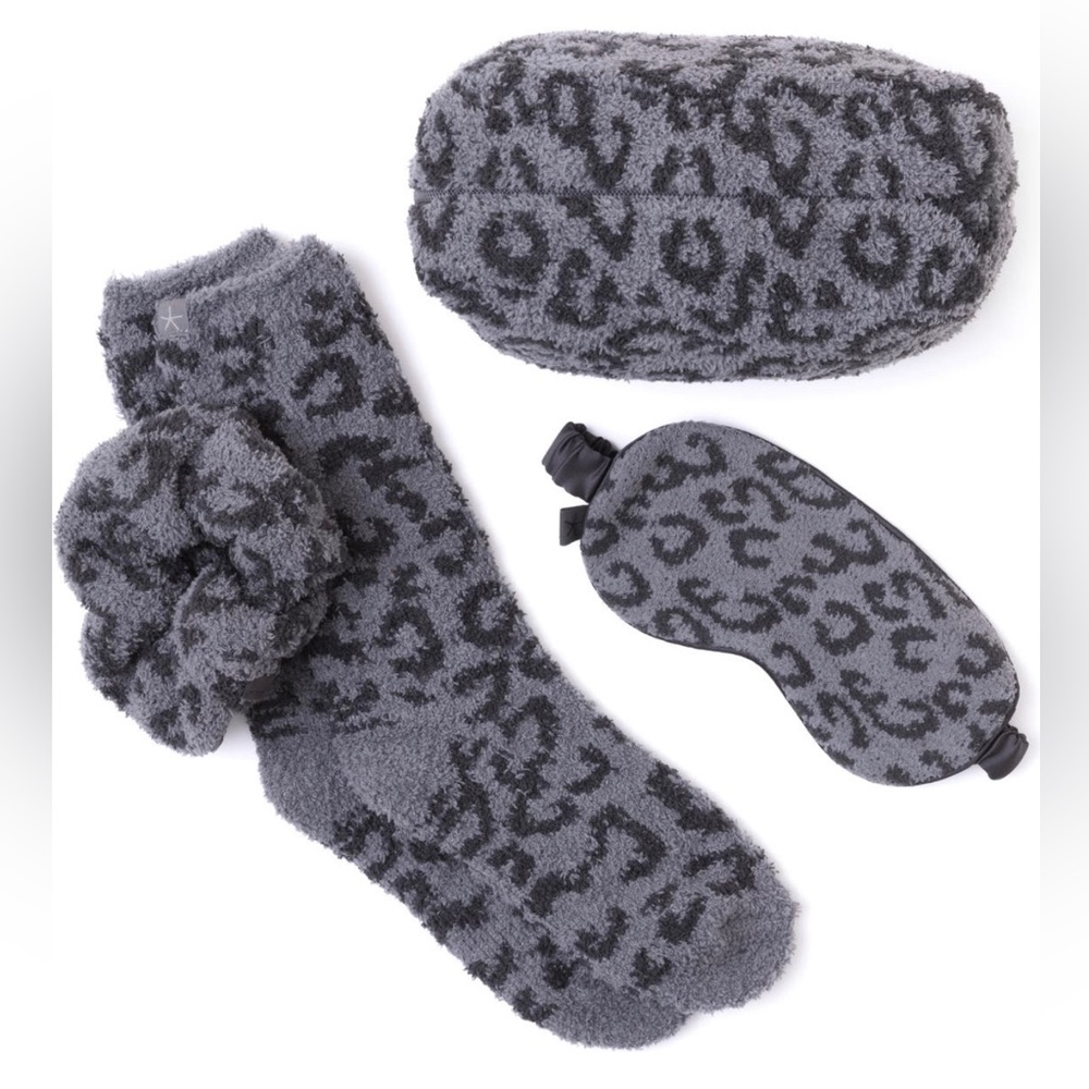 BAREFOOT DREAMS In The Wild™ Eye Mask, Socks, Scrunchie & Bag Set  **BNWT**